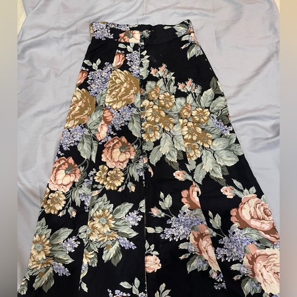 Black floral long button front  skirt petite - Picture 5 of 9
